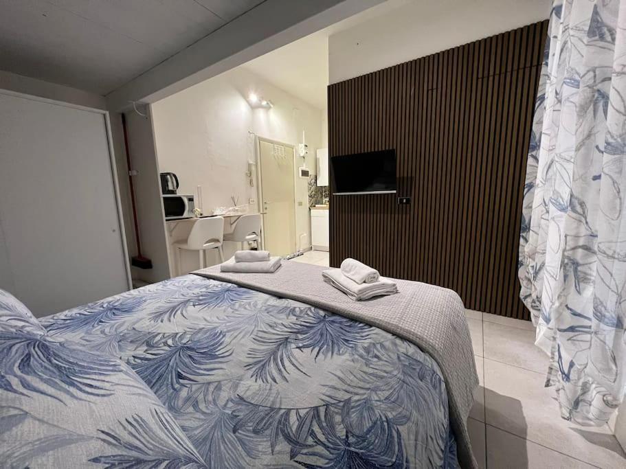 Tiny & Cosy Studio Flat In קומו מראה חיצוני תמונה