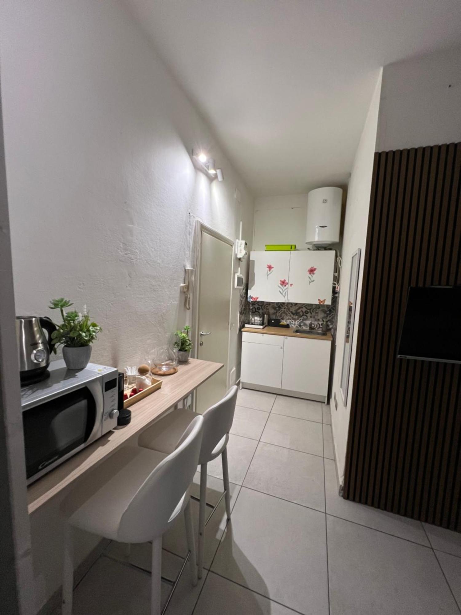 Tiny & Cosy Studio Flat In קומו מראה חיצוני תמונה